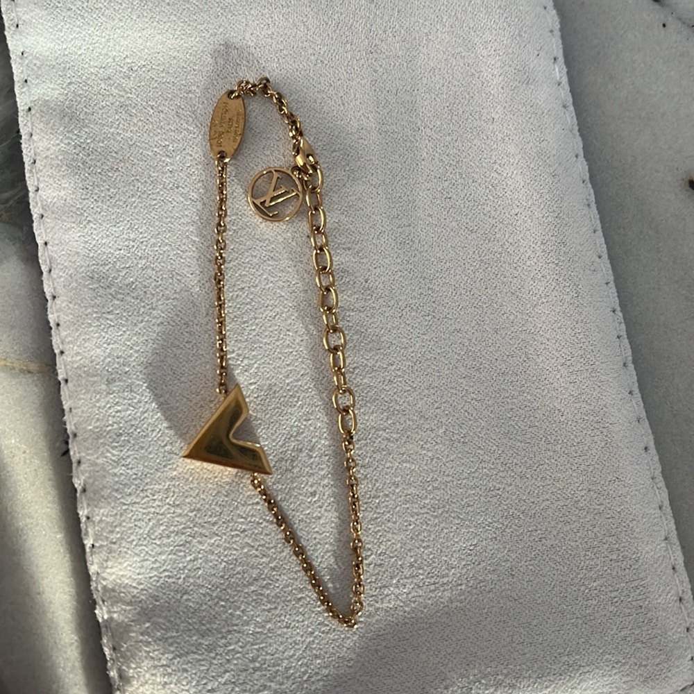 Louis Vuitton Essential V Station Bracelet - Picture 7 of 8